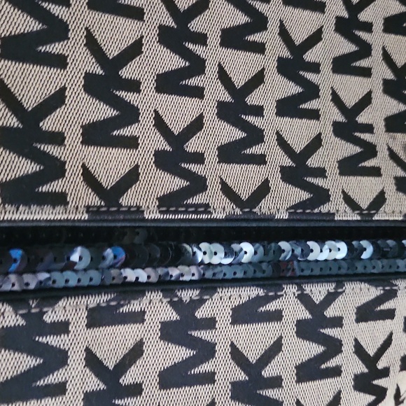 Michael Kors tote - Picture 2 of 4